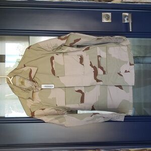 Military Camo Jacket; Size Small -Reg measurements are in the picture of the tag